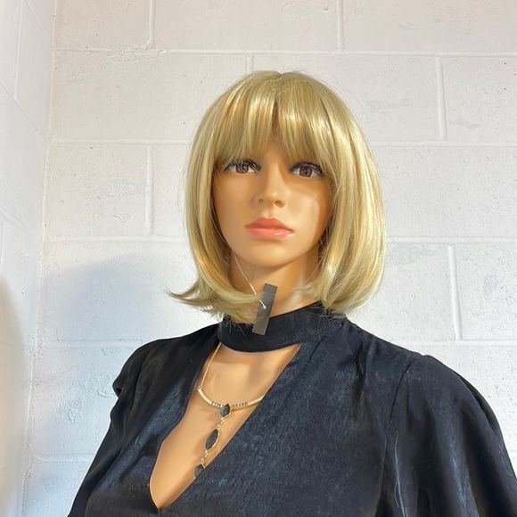 NWT 12” corn golden blonde pale honey choppy ends strawberry blonde bangs wig - Picture 4 of 16